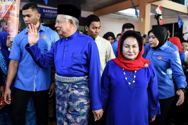 Người Malaysia “sốc” vì số của cải giấu trong nhà cựu thủ tướng - Hình 1