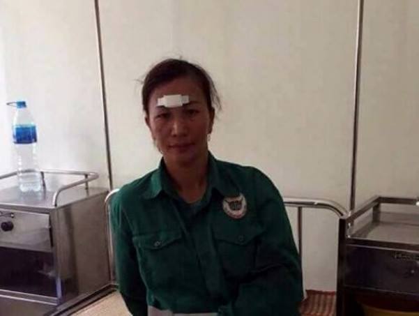 Chủ quán trà đá bị khách hành hung, nhập viện