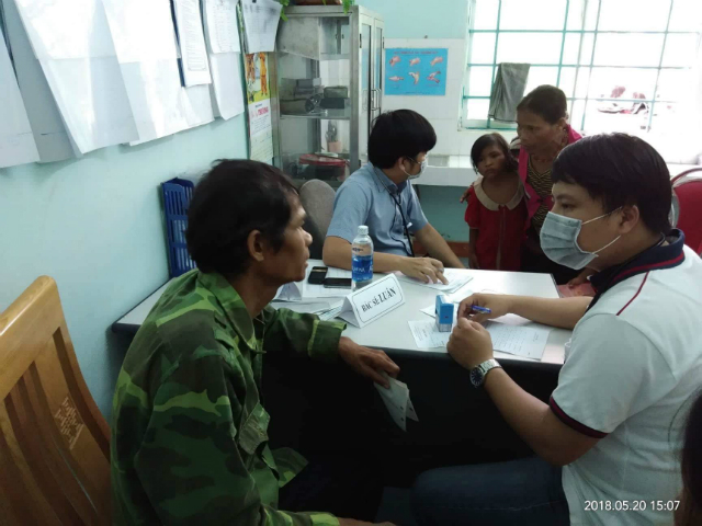 Khám bệnh, phát thuốc miễn phí và trao quà cho người nghèo ở Quảng Trị - Hình 10