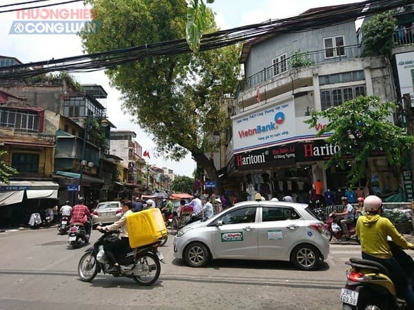 Hà Nội: La liệt hàng giả trên phố không 'hàng giả, hàng nhái'