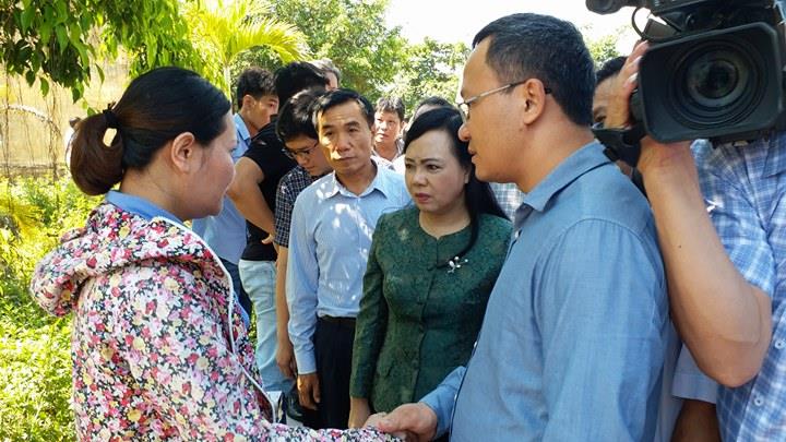 Bộ trưởng Nguyễn Thị Kim Tiến thăm hỏi các nạn nhân vụ lật tàu ở Thanh Hóa - Hình 1
