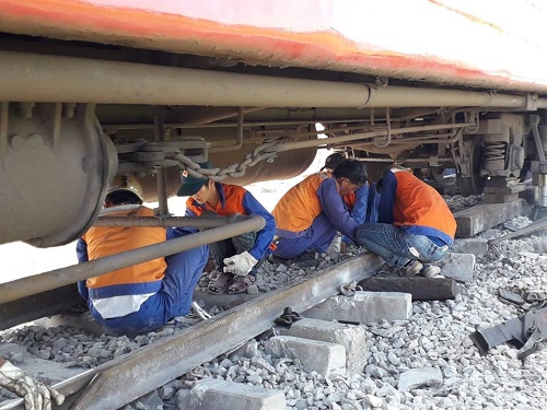 Thanh Hóa: Nỗ lực thông tuyến sau vụ tai nạn đường sắt nghiêm trọng - Hình 1