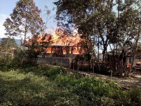 Hà Giang: Hai nhà sàn 3 gian bất ngờ bị lửa thiêu rụi, ước tính thiệt hại khoảng 550 triệu đồng