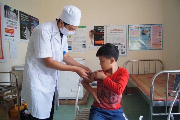 Bộ Y tế khẳng định: Vắcxin phòng dại đủ cung ứng nhu cầu tiêm chủng - Hình 1