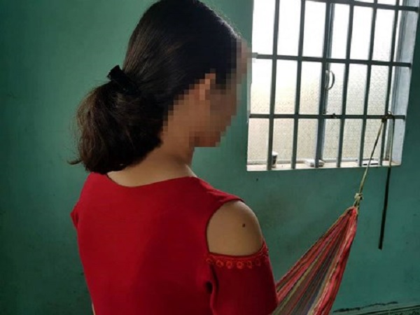 Vĩnh Long: Đình chỉ Phó công an xã bị tố sàm sỡ, rủ nữ sinh lớp 9 đi nhà trọ - Hình 1