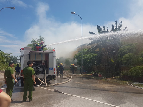 Nam Định: Cháy lớn thiêu rụi một kho chứa bông sợi tại Cụm công nghiệp An Xá - Hình 3