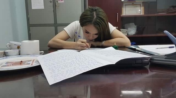 Hà Nội: Bắt quả tang "hot girl" chuyển giới rủ bạn cùng bán dâm