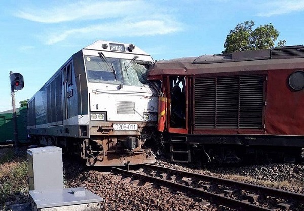 Quảng Nam: Hai đoàn tàu tông nhau, tuyến đường sắt Bắc - Nam bị tê liệt