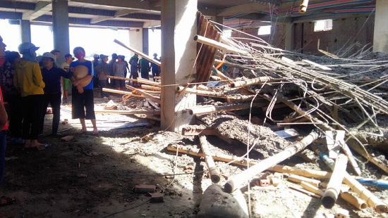 Nam Định: Sập giàn giáo đang thi công siêu thị, một công nhân bị vùi lấp