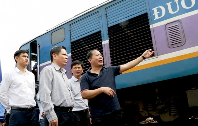 Vụ 2 tàu hoả đâm nhau: Đình chỉ 3 cán bộ để điều tra