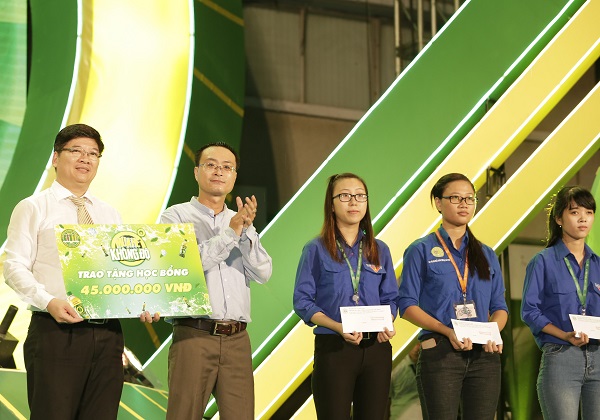 Tập đoàn Tân Hiệp Phát tặng 30 suất học bổng cho sinh viên ĐH Nông Lâm - Hình 2