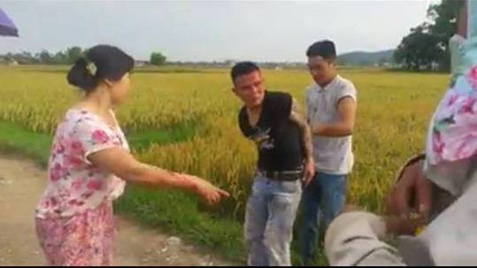 Thanh Hóa: Dân vây bắt nhóm côn đồ nghi "bảo kê" máy gặt