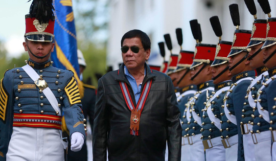 Ông Duterte dọa chiến tranh với Trung Quốc nếu vượt lằn ranh đỏ ở biển Đông - Hình 1