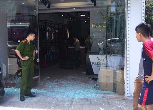 Thanh Hóa: Cửa hàng thời trang sắp khai trương bị tấn công - Hình 1