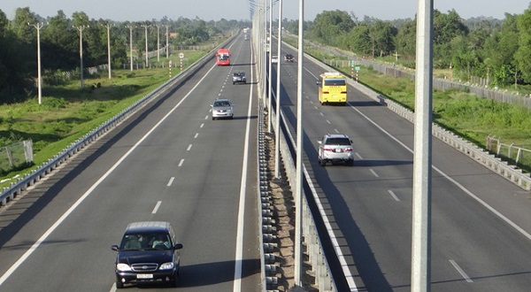 Phó Thủ tướng Trịnh Đình Dũng yêu cầu Báo cáo dự án đường sắt tốc độ cao Bắc - Nam