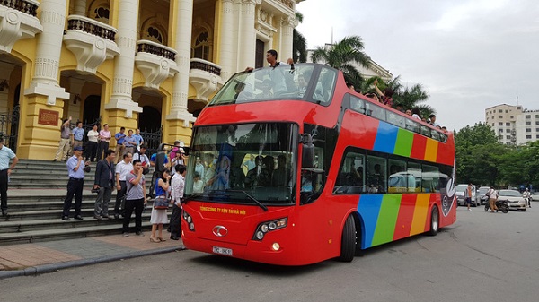Hà Nội: Xe bus mui trần chính thức lăn bánh - Hình 1