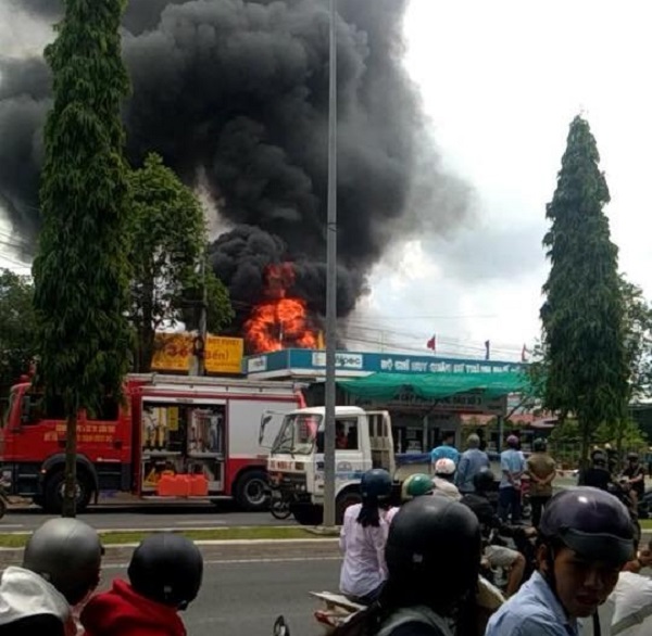 Cần Thơ: Cháy xe bồn chở xăng, tài xế may mắn thoát chết