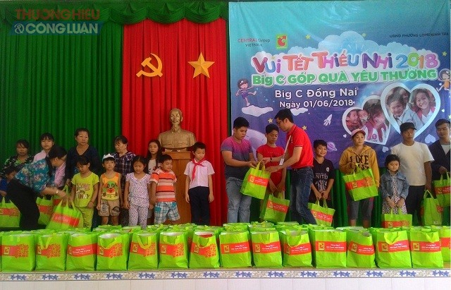 Central Group và Big C tặng 3.600 phần quà cho trẻ em dịp Quốc tế Thiếu nhi 1/6 - Hình 1
