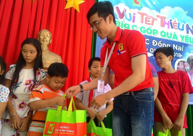 Central Group và Big C tặng 3.600 phần quà cho trẻ em dịp Quốc tế Thiếu nhi 1/6
