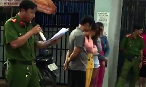 Kiểm điểm 3 công an ở Phú Quốc vì bêu tên người mua bán dâm giữa phố