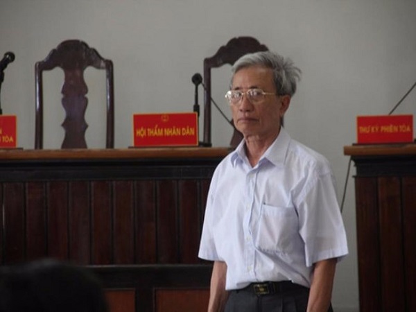 Xét xử giám đốc thẩm vụ ông lão 77 tuổi dâm ô trẻ em