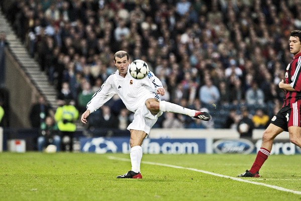 Nhìn lại những khoảnh khắc đáng nhớ của Zidane tại Real Madrid - Hình 2
