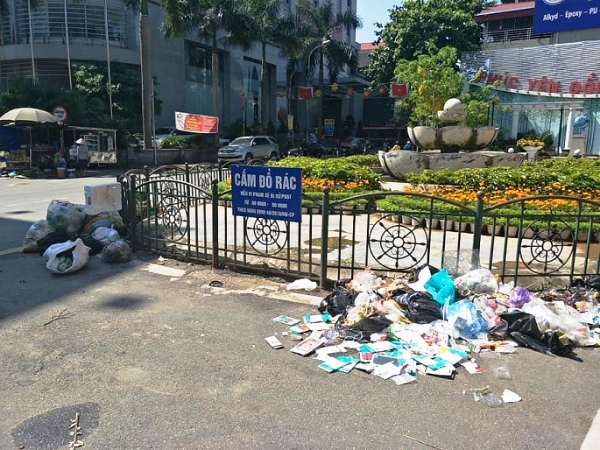 Rác 'ngập' phố tại Phúc Yên: Lãnh đạo thành phố nói gì? - Hình 1