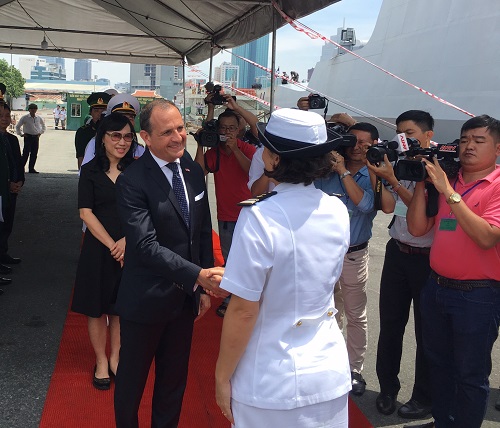 Nữ tư lệnh chỉ huy Tàu chiến hiện đại của Pháp cập cảng Sài Gòn - Hình 1