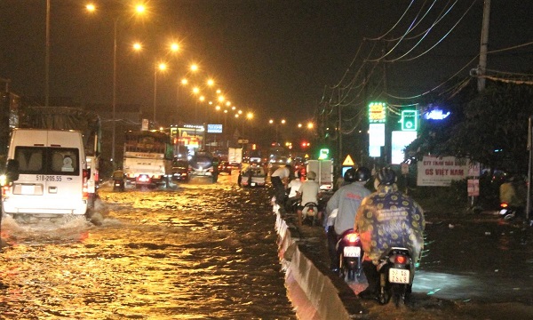 Đồng Nai: Mưa lớn, nhiều tuyến đường tại TP. Biên Hòa thành sông.