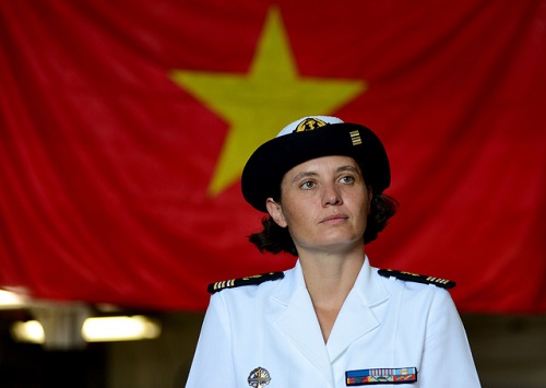 Nữ tư lệnh chỉ huy Tàu chiến hiện đại của Pháp cập cảng Sài Gòn - Hình 3