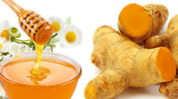 Cách chữa rạn da với nghệ tươi