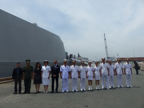 Nữ tư lệnh chỉ huy Tàu chiến hiện đại của Pháp cập cảng Sài Gòn