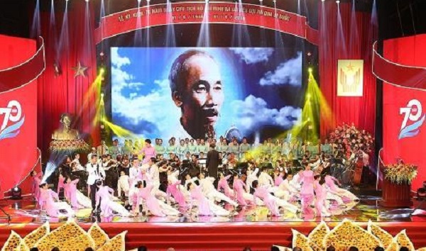 Long trọng lễ kỷ niệm 70 năm Chủ tịch Hồ Chí Minh ra 'Lời kêu gọi thi đua ái quốc'