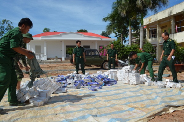 Bắt giữ giữ 6.600 gói thuốc lá ngoại nhập lậu từ Campuchia - Hình 1