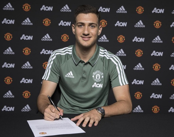 Diogo Dalot chính thức là người của Man United - Hình 1