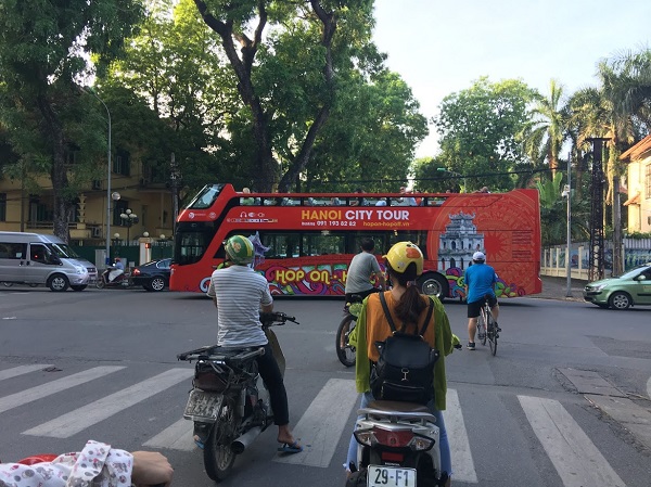 Trải nghiệm xe buýt “mui trần” sau 1 tuần khai trương ở Hà Nội