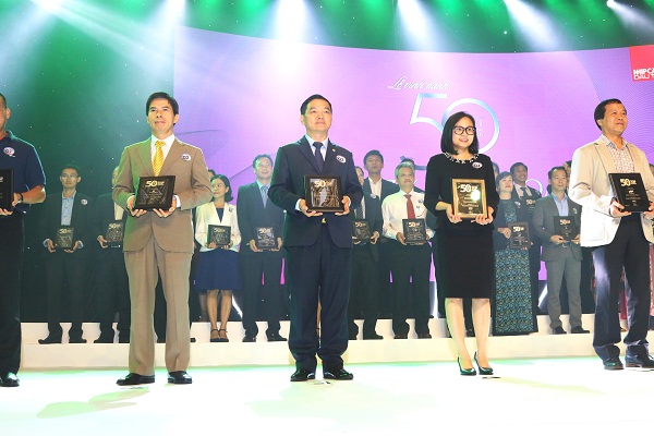 Công ty Hòa Bình: Top 3 công ty kinh doanh hiệu quả nhất Việt Nam 2017 - Hình 1
