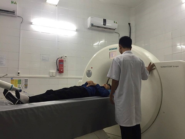 Hai phóng viên bị hành hung tại Thái Bình khi xác minh việc mua áo mưa 1 triệu/bộ