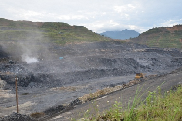 Lào cai: Ai là chủ nhân của hơn 600 tấn quặng apatit trái phép?