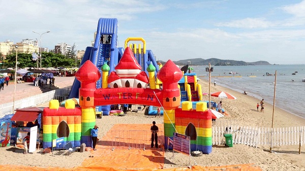 Nghệ An: Khánh thành công viên giải trí WaterFun trên bãi biển Cửa Lò