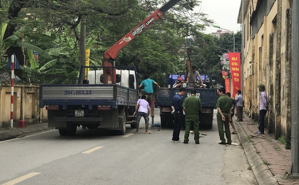 Hà Nội: Khởi tố tài xế lùi xe khiến 3 mẹ con tử vong