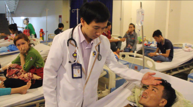 Biểu hiện sớm ngộ độc thực phẩm và cách sơ cứu