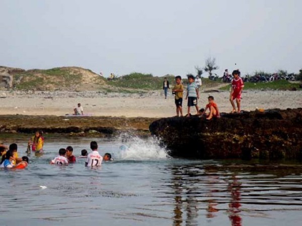 Quảng Ngãi: Tắm biển, 1 du khách tử vong ở Hang Câu - Hình 1