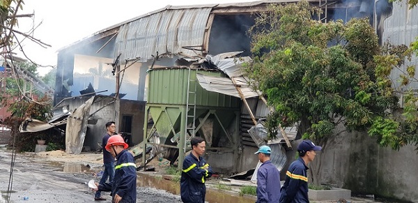 Hải Phòng: Cháy lớn thiêu rụi hàng ngàn mét vuông nhà xưởng