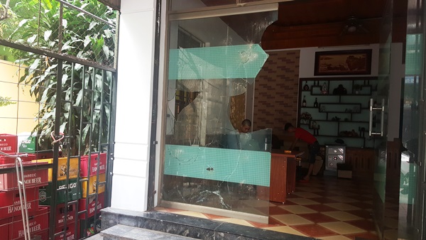 Vĩnh Phúc: Hơn chục côn đồ mang mã tấu đến phá cửa tiệm Tư vấn tài chính