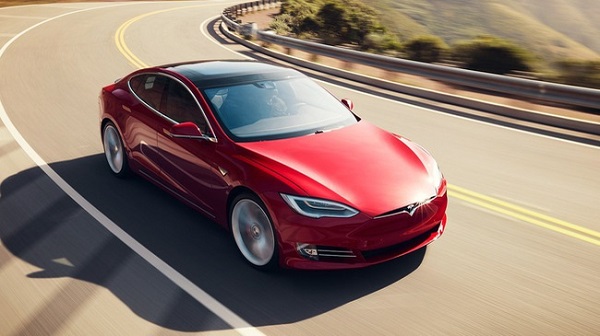 Tesla sa thải hơn 3.000 nhân viên