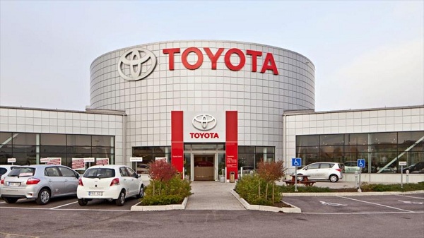 Toyota hợp tác với Grab, đầu tư 1 tỷ USD vào ứng dụng gọi xe - Hình 1