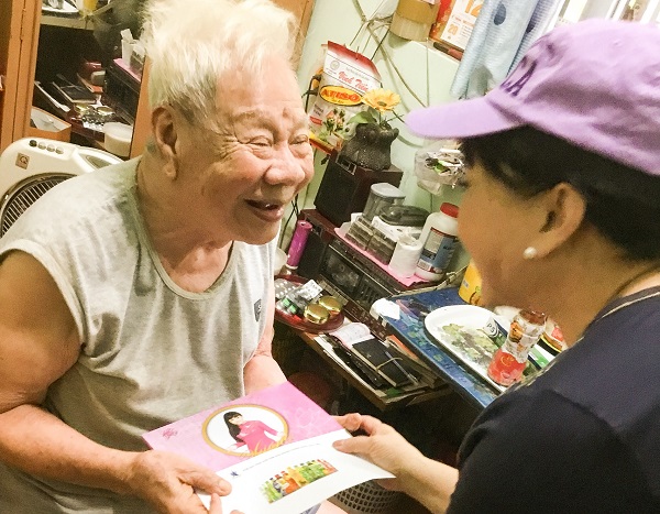 Nghệ sĩ Hương Lan thăm và tặng quà cho các nghệ sĩ viện dưỡng lão - Hình 2