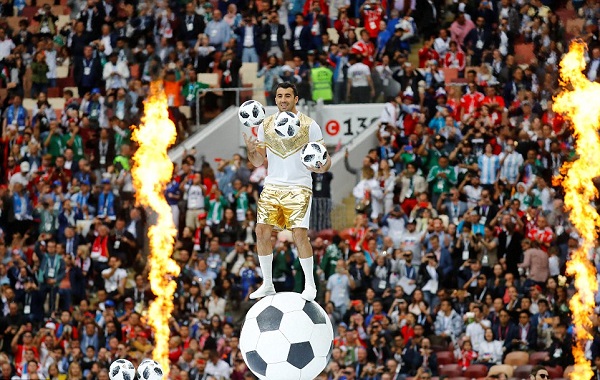 Lễ khai mạc World Cup 2018: Casillas bước ra cùng cúp vàng - Hình 4
