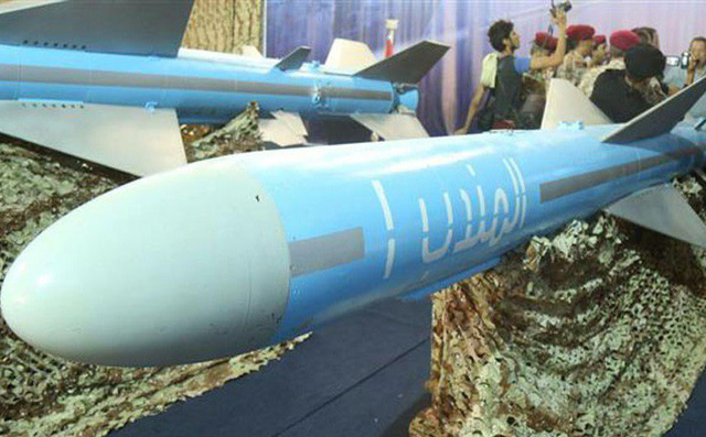 Chỉ với 2 quả tên lửa diệt hạm, Houthi đã bẻ gãy đòn đột kích ồ ạt từ biển của liên quân